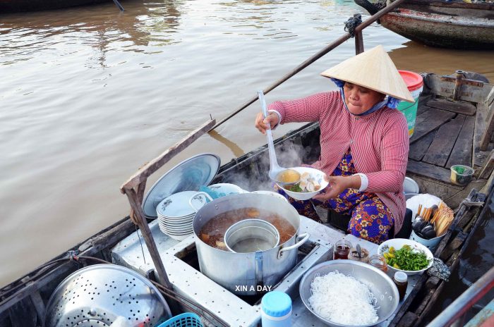 Phong Dien Floating Market 