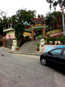 武来岸石拿督庙 Broga Sak Dato Temple